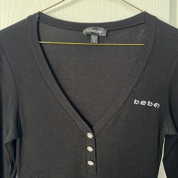 Bebe deep-V with 3/4 sleeve & sparkle button detail. - Picture 6 of 6